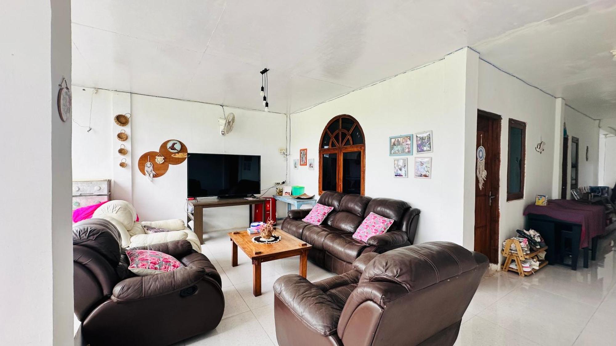 D'Flora Homestay Лабуан-Бахо Экстерьер фото