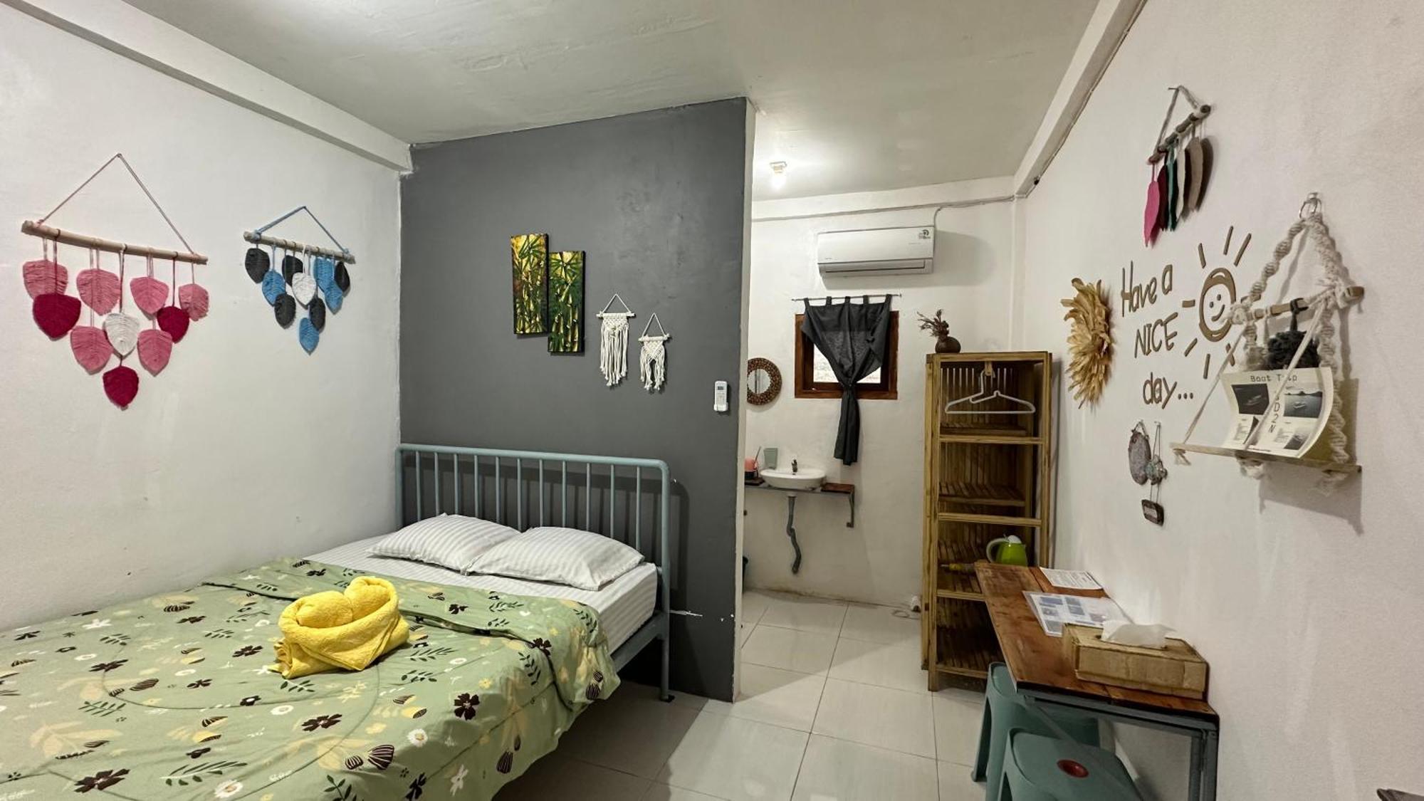 D'Flora Homestay Лабуан-Бахо Экстерьер фото